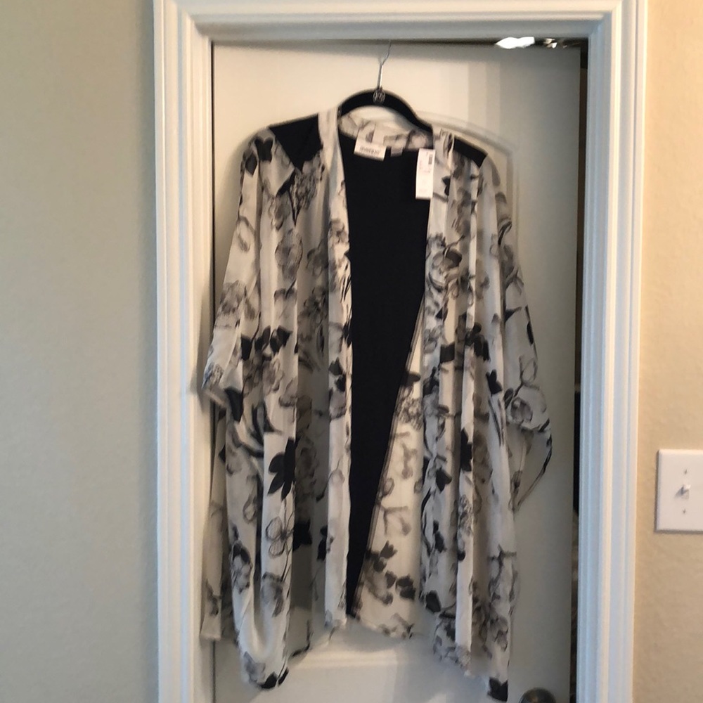 NWT Black and White Floral Kimono